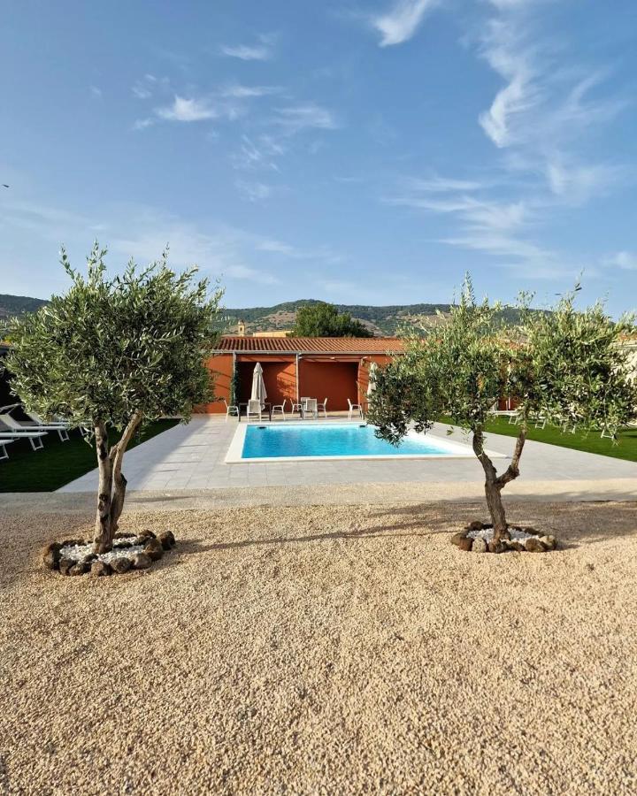 Hotel Bisus De Jara *